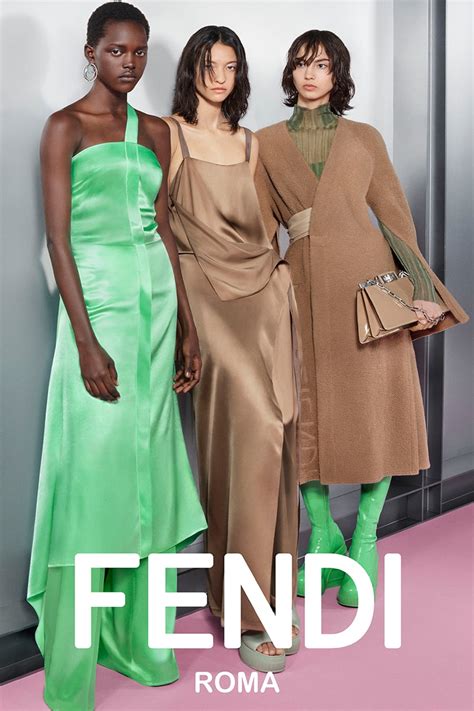 Показ женской коллекции Fendi Весна/Лето 2025